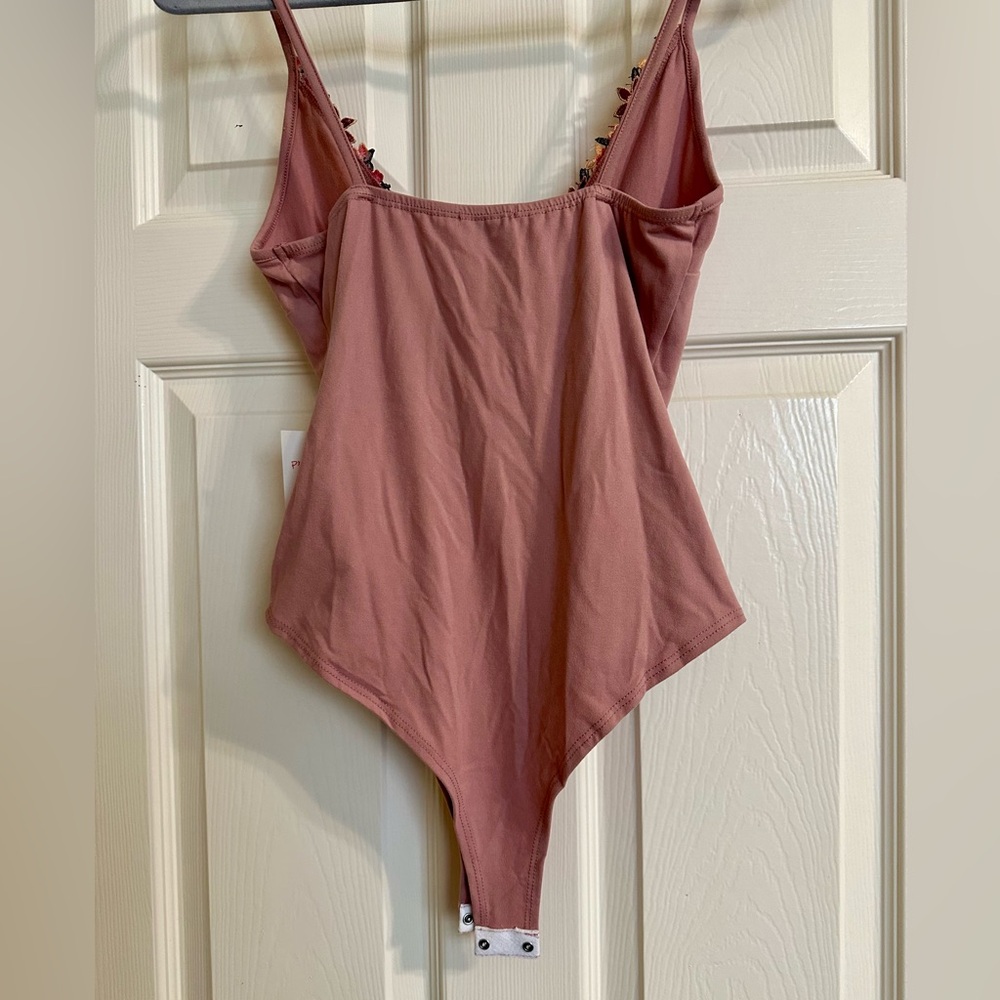 Luxe dusty pink bodysuit with floral accents. NWT - Picture 5 of 9